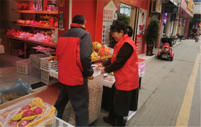 竹山縣市場(chǎng)監(jiān)管局志愿服務(wù)進(jìn)門店 優(yōu)化營(yíng)商環(huán)境促發(fā)展